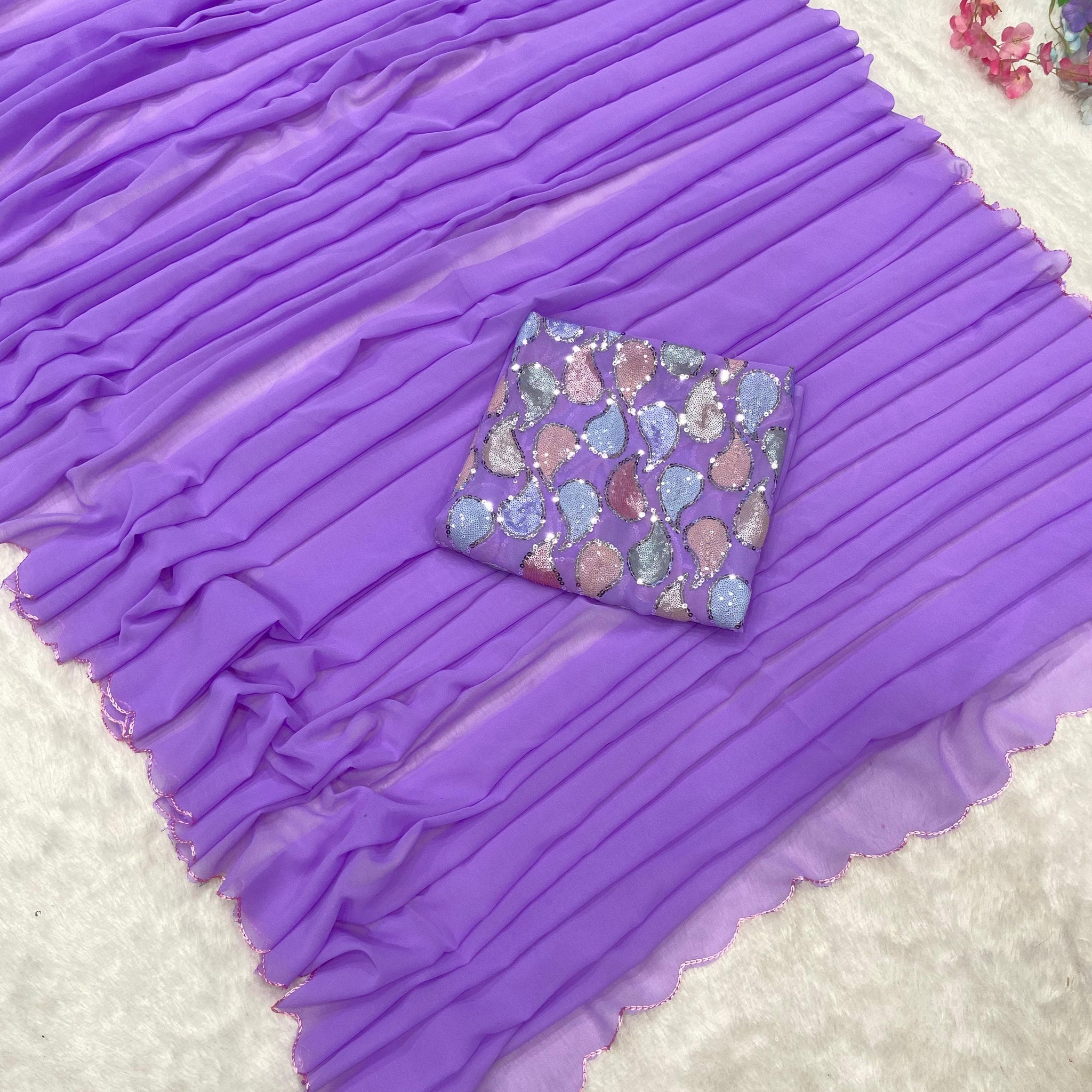 Dizi Simple Saree With Artfully Designed Blouse