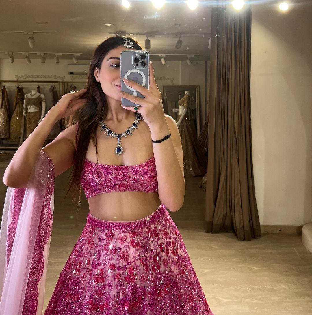 Empress Aura Pink Lenega Set