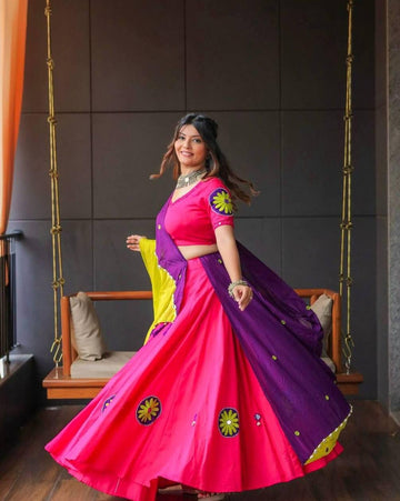 Nauvari Nazaare Navratri Lehenga Choli